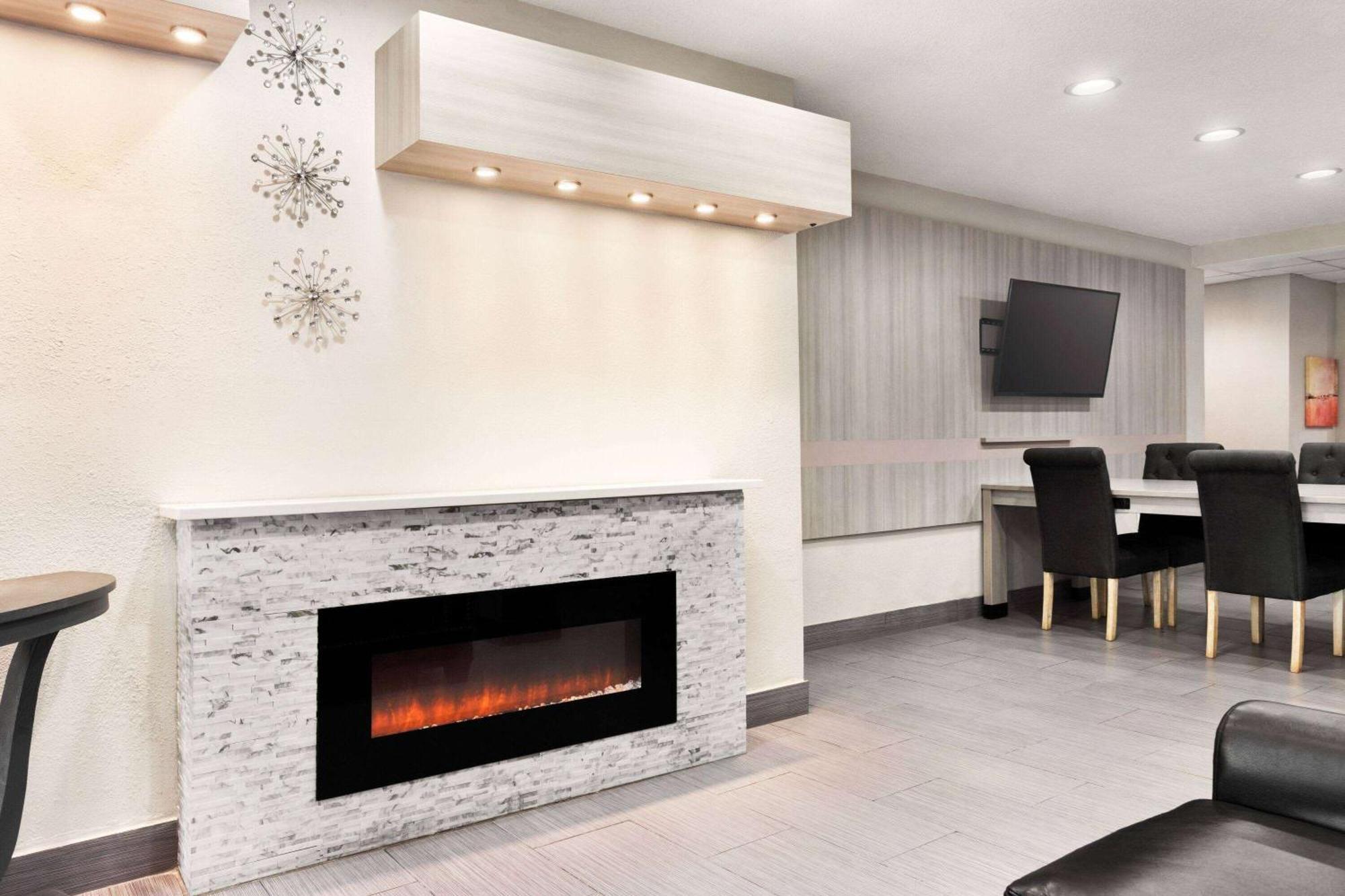 Microtel & By Wyndham Florence/cincinnati Airpo 2*